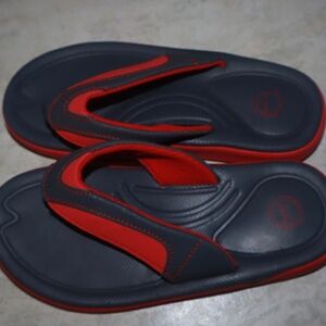 Dark Grey & Red Wonder Nation Size 13/1 Kids Sandals